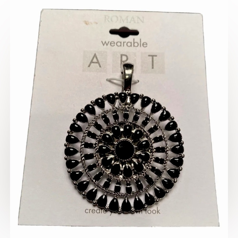 NWT WEARABLE ART BY ROMAN silver toned black disc pendant with magnetic clasp